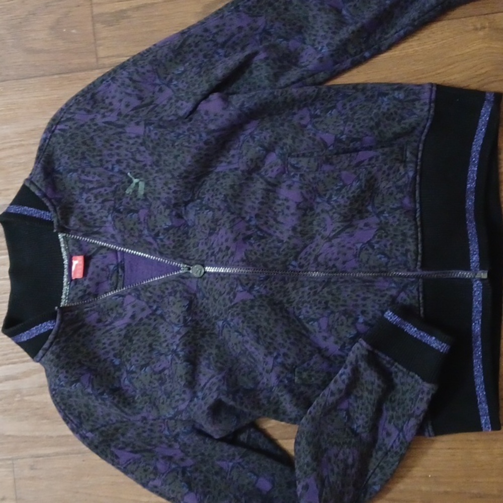 Puma zipper jacket/ size Large